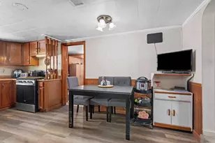 308 Lau St, Green Bay, WI 54302 - Photo 10