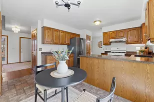 1715 Bernheim St, Oshkosh, WI 54904 - Photo 12