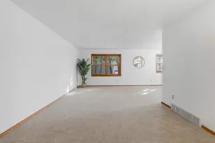 1715 Bernheim St, Oshkosh, WI 54904 - Photo 14