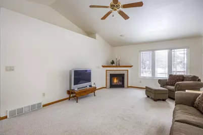 486 Wyldewood Drive #B, Oshkosh, WI 54904 - Photo 4