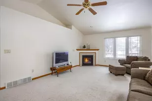 486 Wyldewood Dr, Oshkosh, WI 54904 - Photo 4