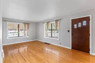 2007 N Division St, Appleton, WI 54911 - Photo 2