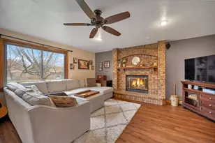 2930 Devroy Ln, Green Bay, WI 54313 - Photo 10