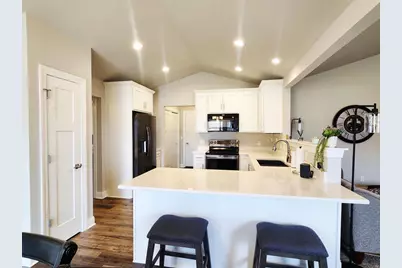 11 Mistral Court, Fond du Lac, WI 54937 - Photo 4