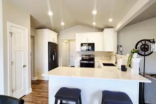 11 Mistral Ct, Fond du Lac, WI 54937 - Photo 4