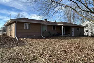 128 Horn St, Brillion, WI 54110 - Photo 2