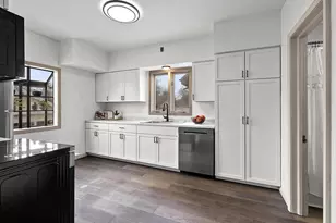 993 Christiana St, Green Bay, WI 54303 - Photo 10