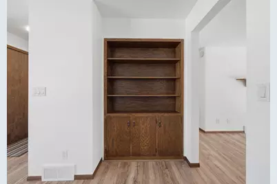 1381 Silverwood Lane, Neenah, WI 54956 - Photo 8