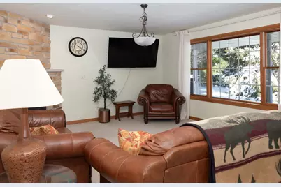 2919 Hornsby Way, Green Bay, WI 54313 - Photo 8