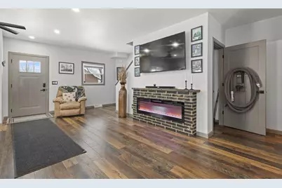 1751 S Oneida Street, Green Bay, WI 54304 - Photo 8