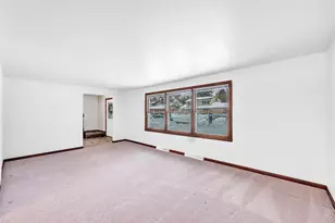 550 Edelweiss Dr, Green Bay, WI 54302 - Photo 8