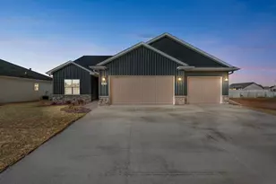 2518 Tipperary Trl, De Pere, WI 54115 - Photo 2