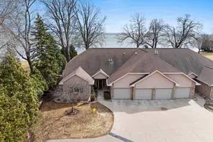 957 Brighton Dr, Menasha, WI 54952 - Photo 4