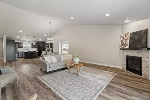 1617 Founders St, Neenah, WI 54956 - Photo 2