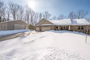 6885 Ireland Trail, Little Suamico, WI 54171 - Photo 4