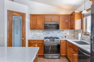 1636 Pendleton Rd, Neenah, WI 54956 - Photo 4