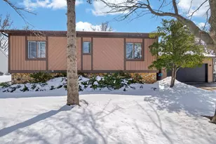 2755 Montclair Pl, Oshkosh, WI 54904 - Photo 2