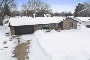 359 Van Caster, Green Bay, WI 54311 - Photo 2