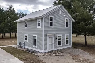 E1471 Arbor St, Waupaca, WI 54981 - Photo 2