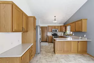 2294 Meadow Heights Cir, Neenah, WI 54956 - Photo 6