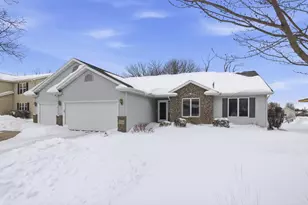 2294 Meadow Heights Cir, Neenah, WI 54956 - Photo 2