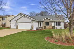 2294 Meadow Heights Cir, Neenah, WI 54956 - Photo 2