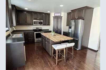 600 Castlestone Court, Hobart, WI 54155 - Photo 4