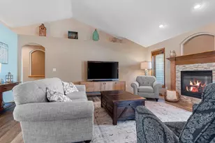 401 Lantern Ln, De Pere, WI 54115 - Photo 10