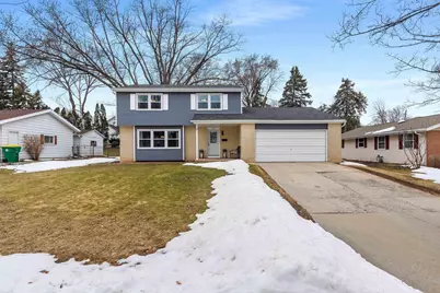 425 Saratoga Street, Green Bay, WI 54303 - Photo 2