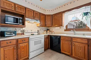 2911 Ridgeway Dr, Neenah, WI 54956 - Photo 10