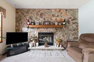 2911 Ridgeway Dr, Neenah, WI 54956 - Photo 4