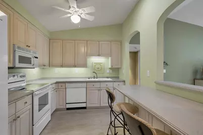 1600 Rustic Oaks Court ##28, Green Bay, WI 54301 - Photo 4