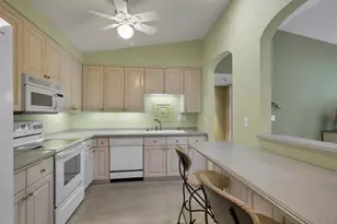 1600 Rustic Oaks Ct, Green Bay, WI 54301 - Photo 4