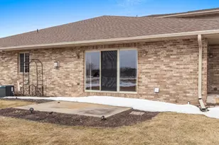 1267 Pond View Cir, De Pere, WI 54115 - Photo 2