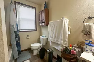 557 Mt Vernon St, Oshkosh, WI 54901 - Photo 6