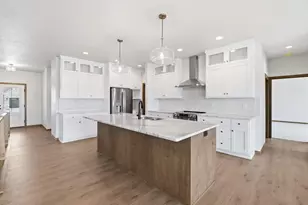 248 Kerrigan Dr, Wrightstown, WI 54180 - Photo 6