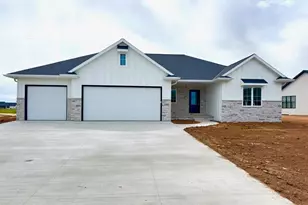 248 Kerrigan Dr, Wrightstown, WI 54180 - Photo 4