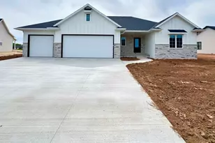 248 Kerrigan Dr, Wrightstown, WI 54180 - Photo 2