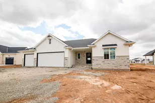 248 Kerrigan Dr, Wrightstown, WI 54180 - Photo 2