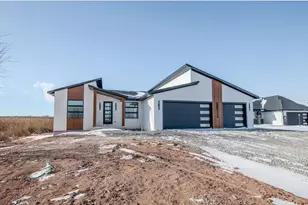308 Kerrigan Dr, Wrightstown, WI 54180 - Photo 2