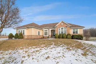581 Royal Saint Pats Dr, Wrightstown, WI 54180 - Photo 2