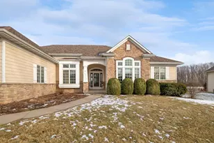 581 Royal Saint Pats Dr, Wrightstown, WI 54180 - Photo 4