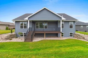 920 Clover Ct, Menasha, WI 54952 - Photo 6
