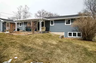 929 Marvelle Ln, Green Bay, WI 54304 - Photo 4