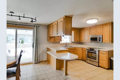 929 Marvelle Lane, Green Bay, WI 54304 - Photo 2