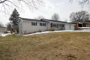 929 Marvelle Ln, Green Bay, WI 54304 - Photo 32
