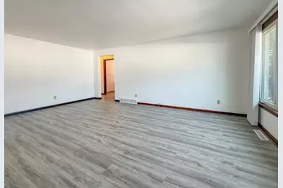 2220 Deer Trail, Green Bay, WI 54302 - Photo 6