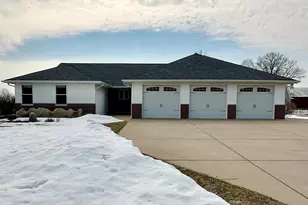 E7555 Ostrander Rd, Mukwa, WI 54961 - Photo 2