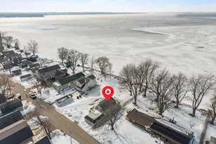 2963 Sunset Point Ln, Oshkosh, WI 54904 - Photo 6