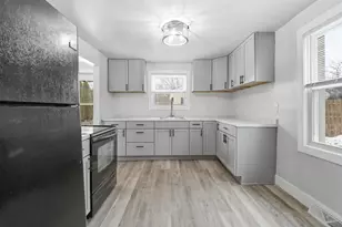 133 W Peckham St, Neenah, WI 54956 - Photo 6